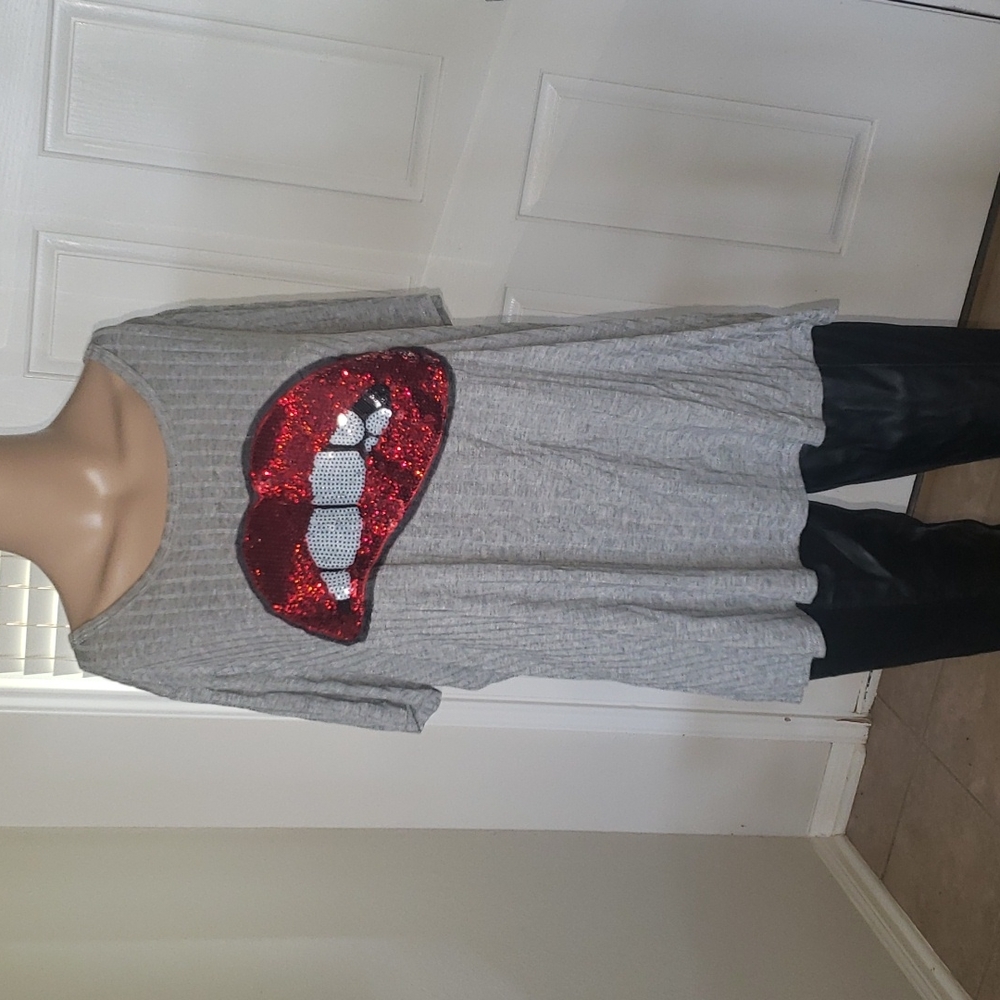 Gemstone xl sequins bite my lip on ribbed texture scoopneck